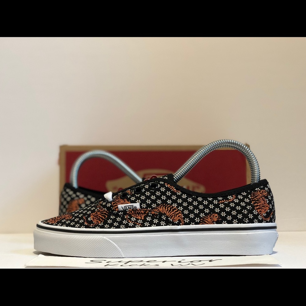 Vans Authentic (Tiger Floral) “Black/True White”